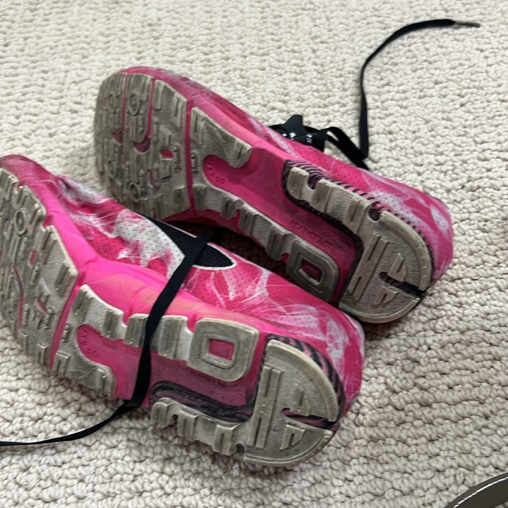Brooks Mach 15 Spikeless Track shoes size 7 Pink/white/black - Picture 3 of 5